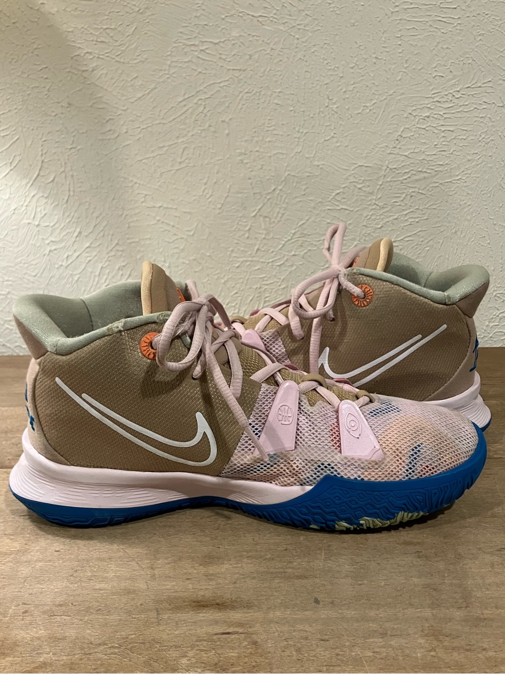 Nike Kyrie 7 ‘1 World 1 People’ Sneaker - Picture 10 of 12